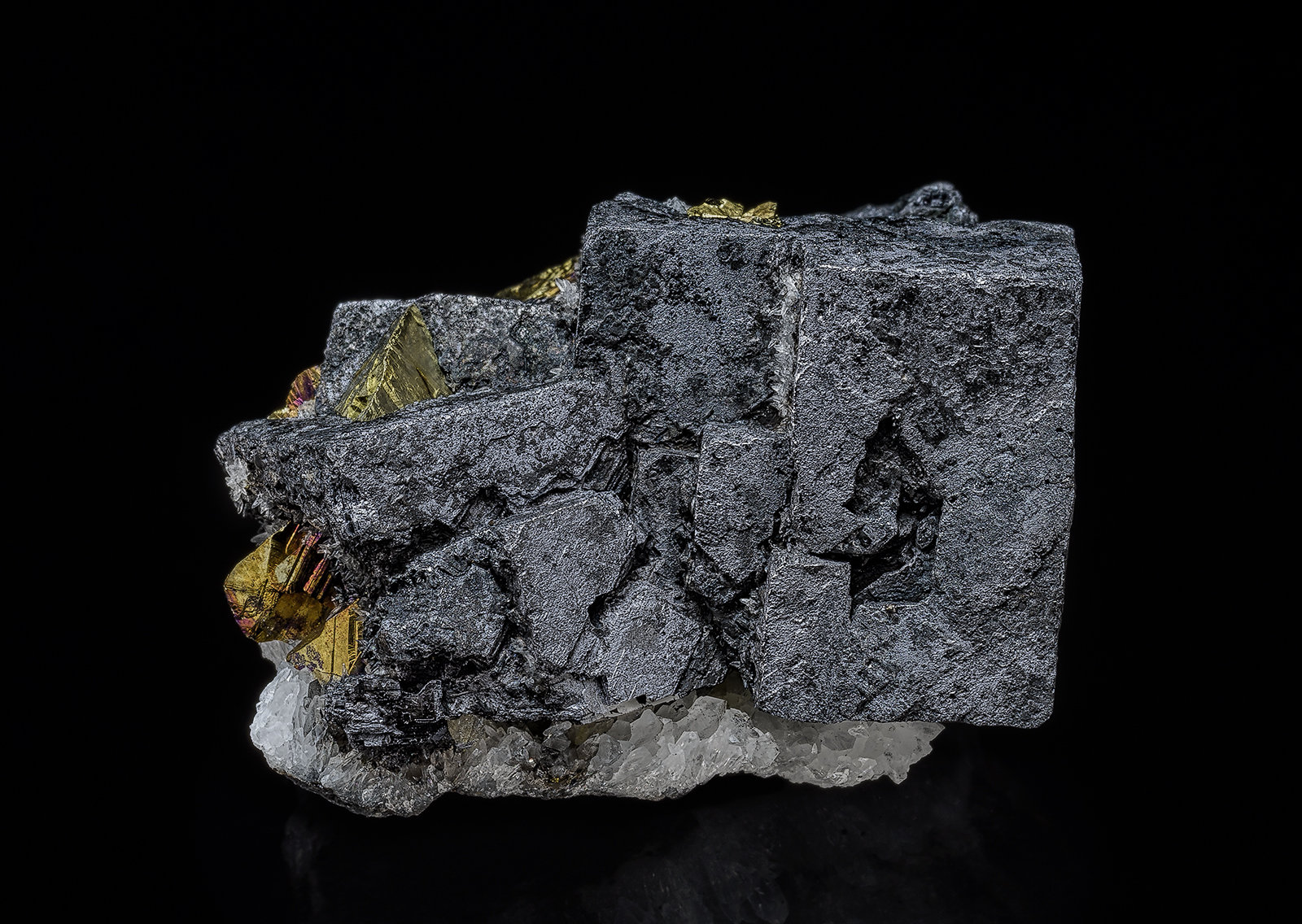 Galena, Quartz, Chalcopyrite
3.2 x 2.2 cm
(Autor: am mizunaka)