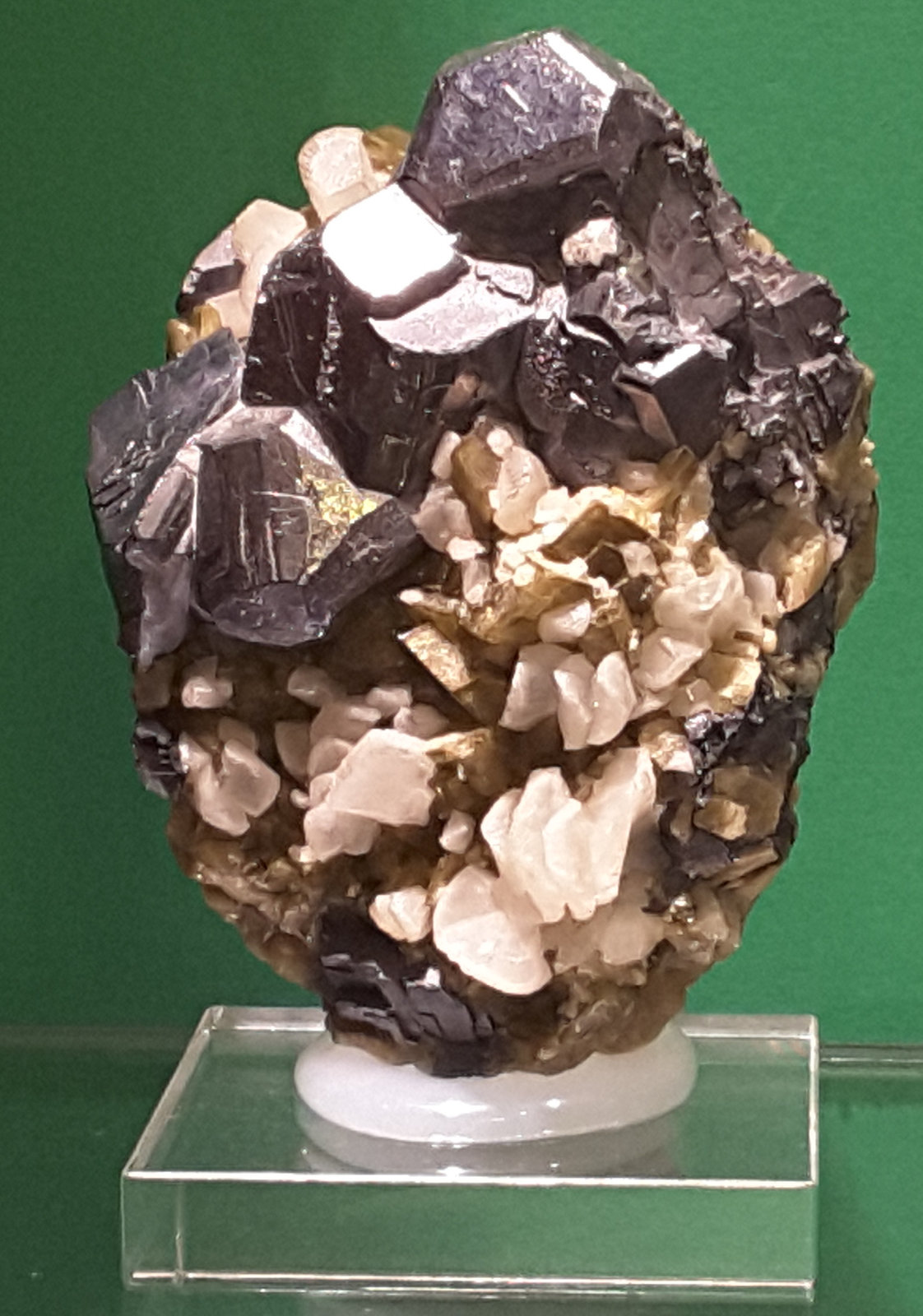 Galena, Siderite, Calcite
7x5 cm
(Autor: chris)