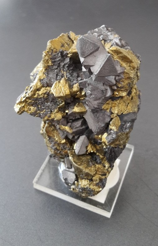 Galena, Chalcopyrite
6 x 3,5 cm
(Autor: Andreas Gerstenberg)