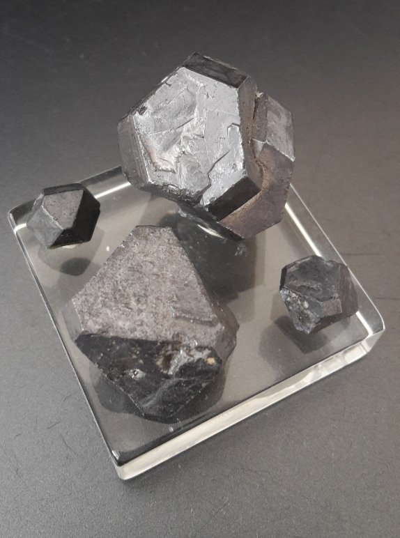 Galena
Crystals up to 3 cm
(Autor: Andreas Gerstenberg)