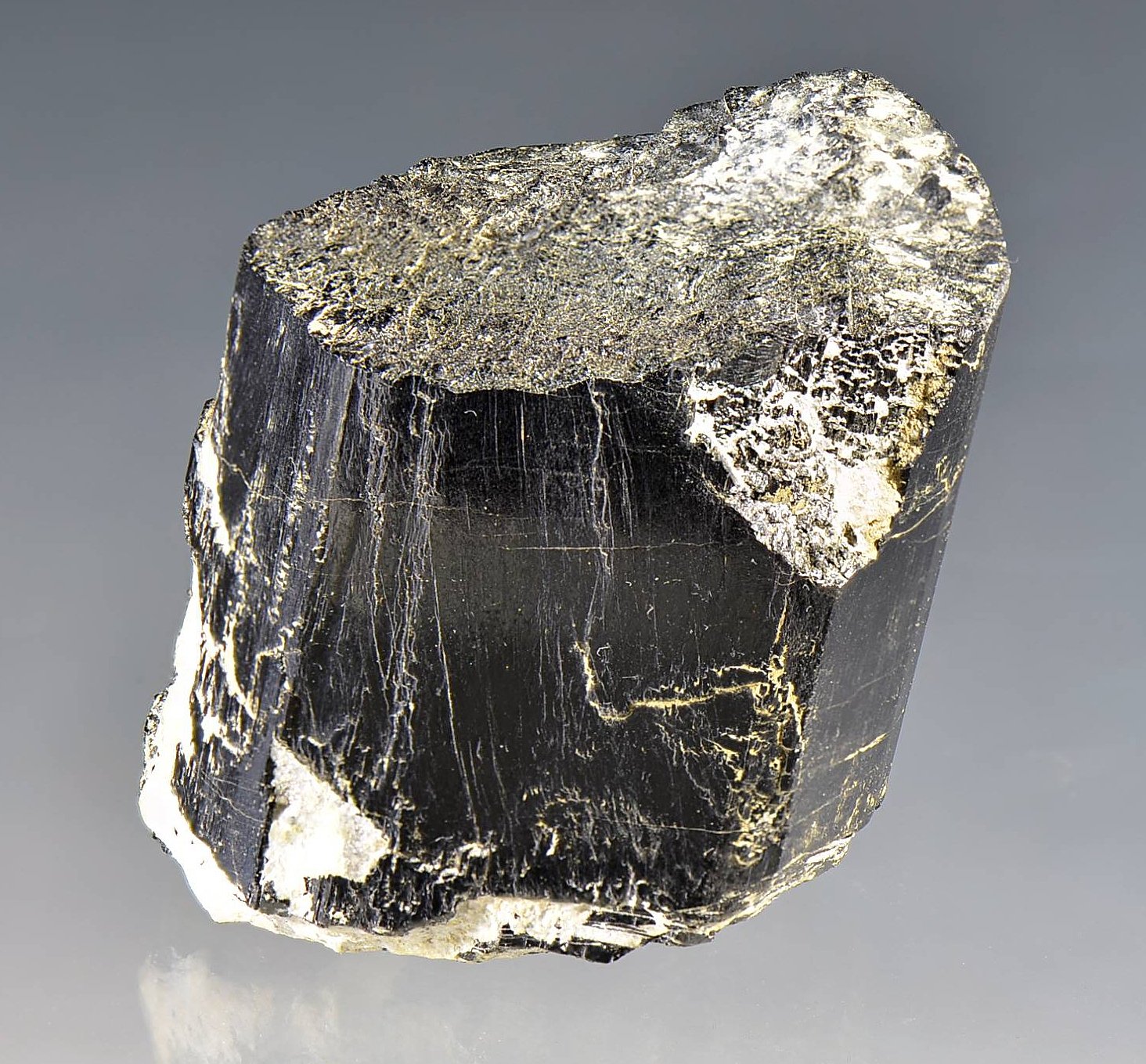 Schorl
5 x 6 x 4 cm
(Autor: Martin Rich)