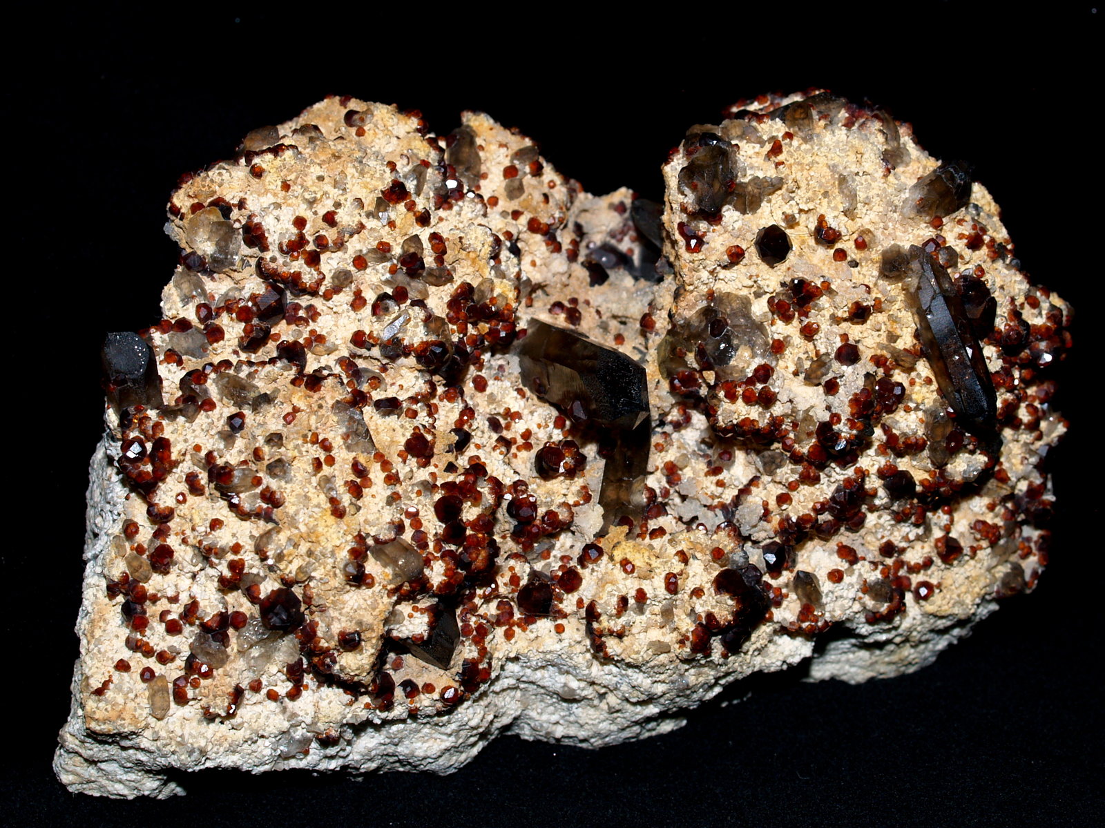 Spessartine with Quartz (variety smoky)
13x8x5.5
(Autor: Joseph DOliveira)