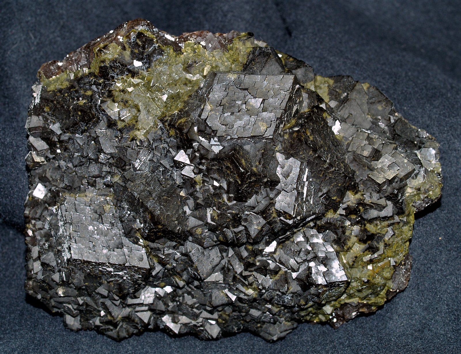 Andradite
13x11x4 cm
(Autor: Joseph DOliveira)