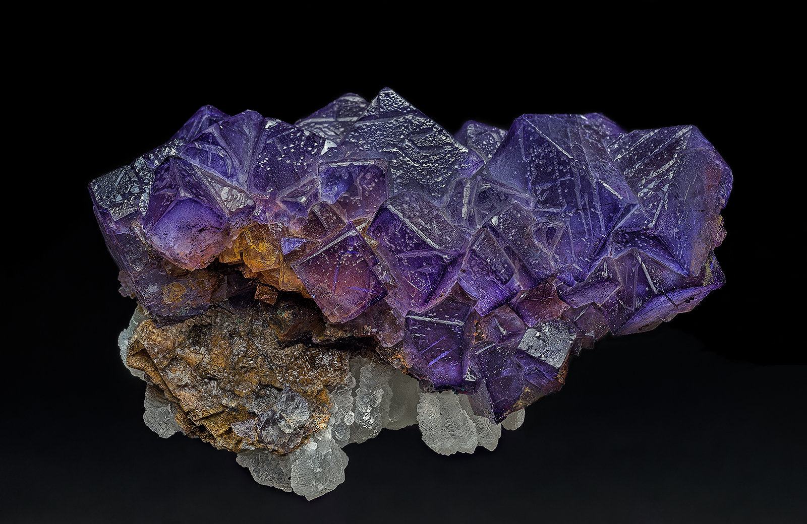 Fluorite, Calcite, Rosasite
9.7 x 6.4 cm
(Autor: am mizunaka)