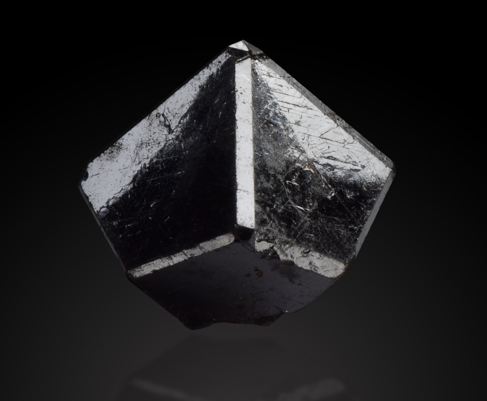 Rutile
2.5 cm
(Autor: dontgogreen)
