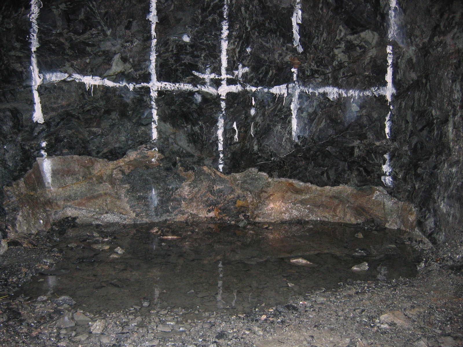 Granitic sill.
3 or 4 metres
(Autor: markbeckett)