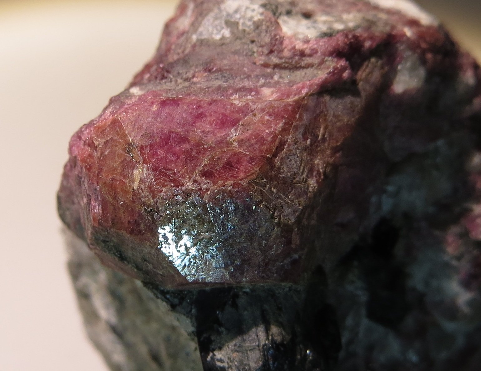 Eudialyte
FoV 2 x 2 cm
(Autor: kakov)