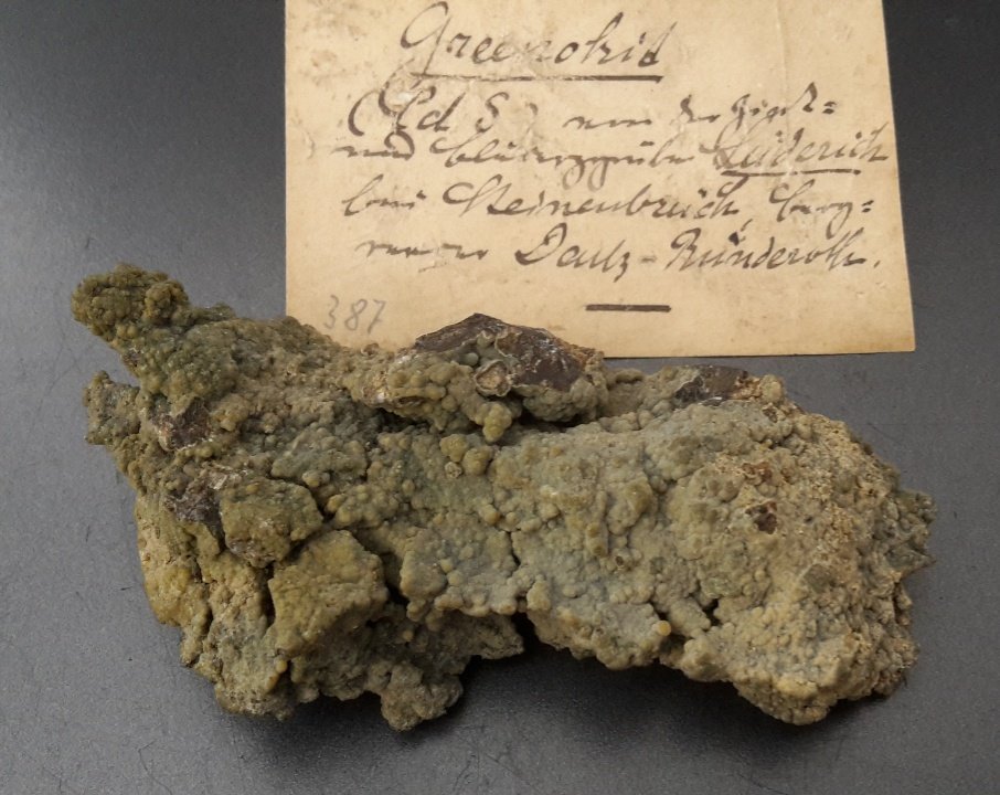 Greenockite
7,5 x 3,5 cm
(Autor: Andreas Gerstenberg)