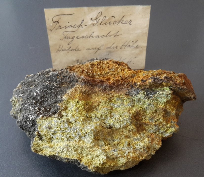 Greenockite
8 x 6 cm
(Autor: Andreas Gerstenberg)