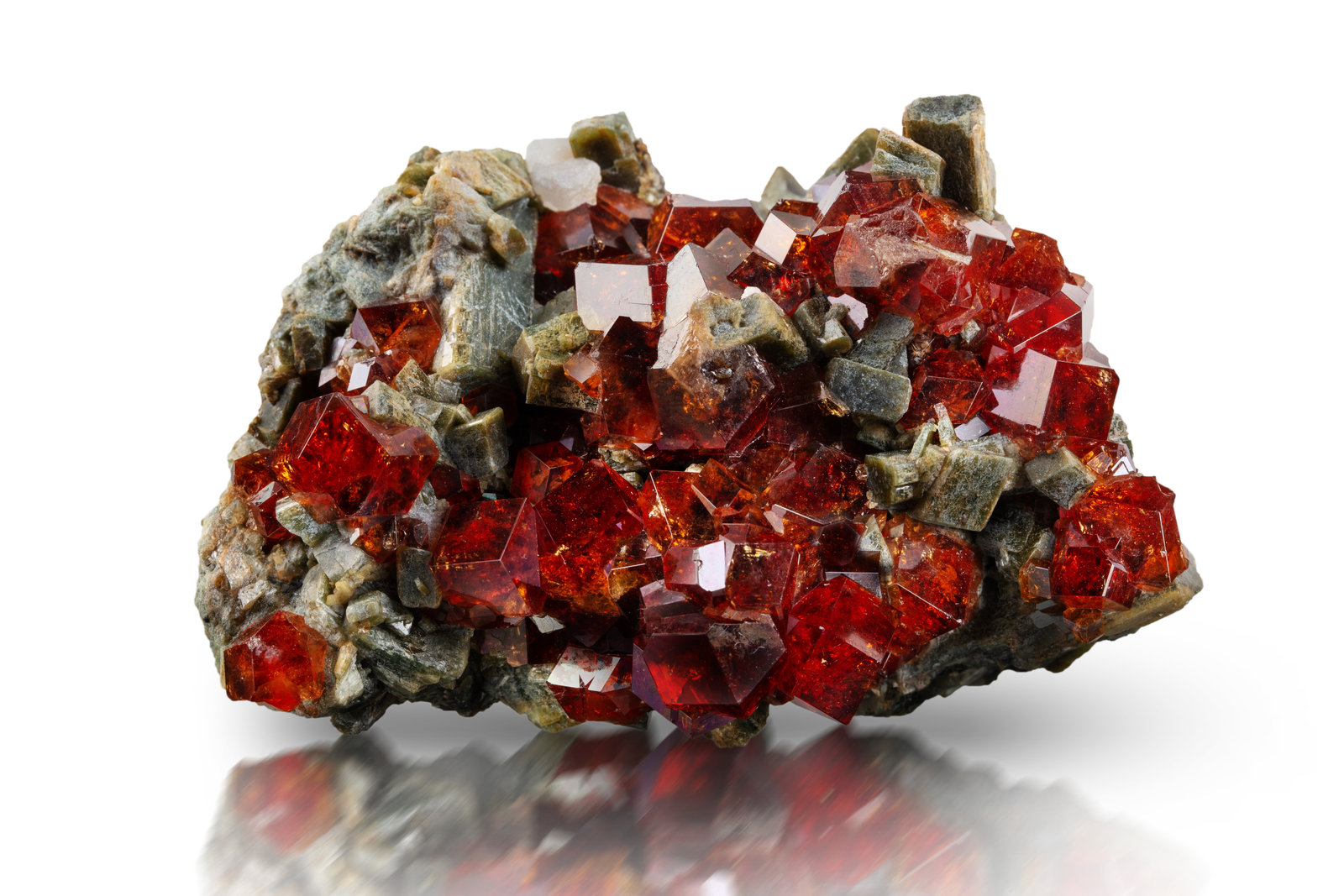 Grossular (variety hessonite)
6 x 5 x 8.5 cm / main crystal: 1.6 cm
(Autor: MIM Museum)
