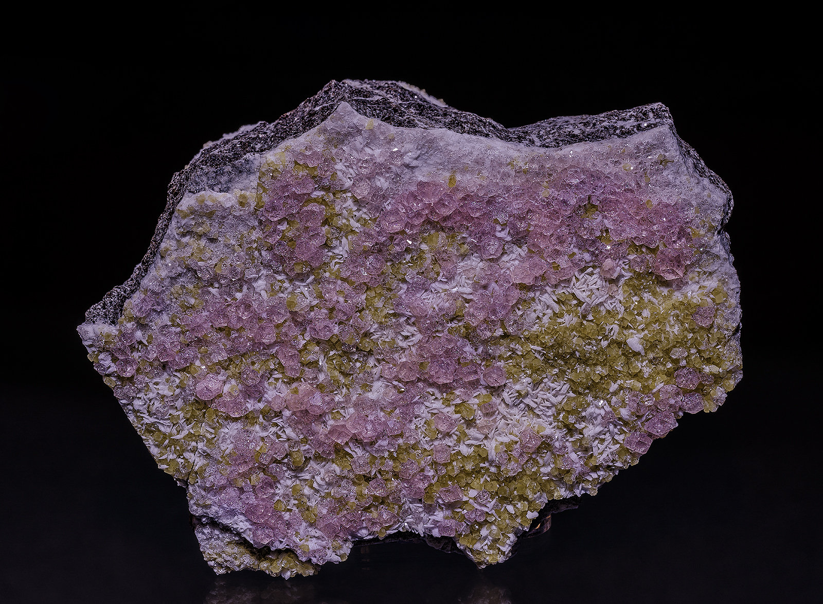 Grossular, Diopside, Albite
10.7 x 8.6 cm
(Autor: am mizunaka)