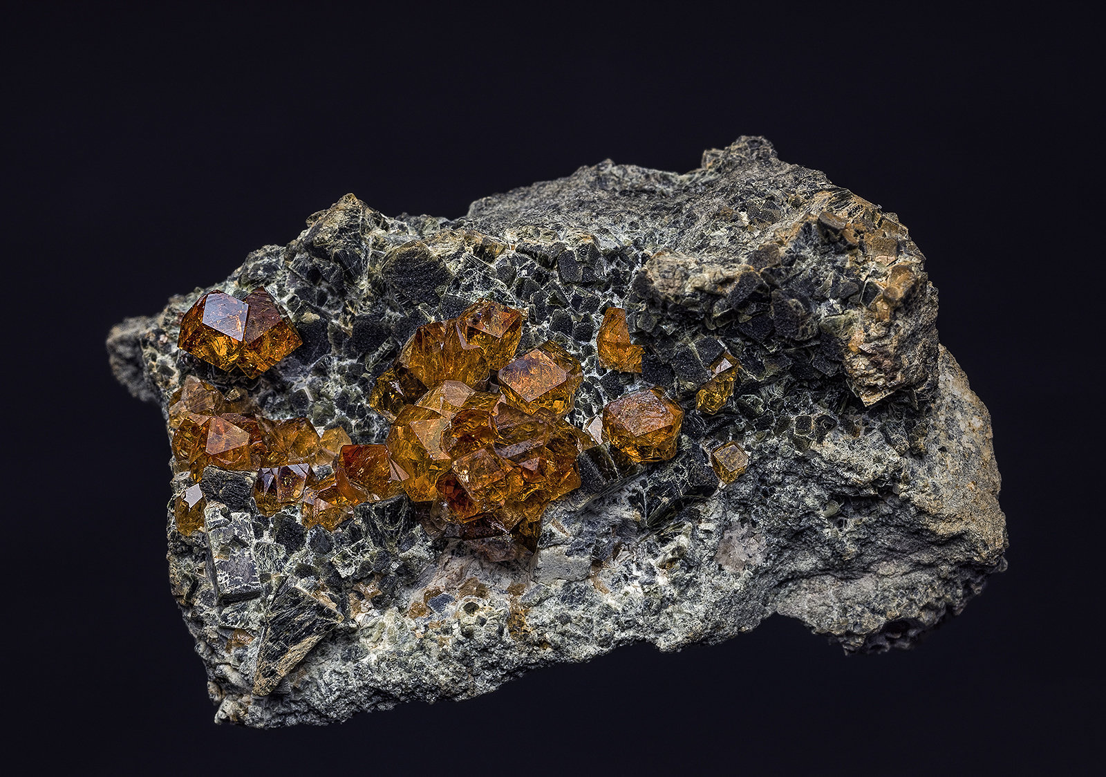 Grossular, Diopside
6.1 x 4.5 cm
(Autor: am mizunaka)