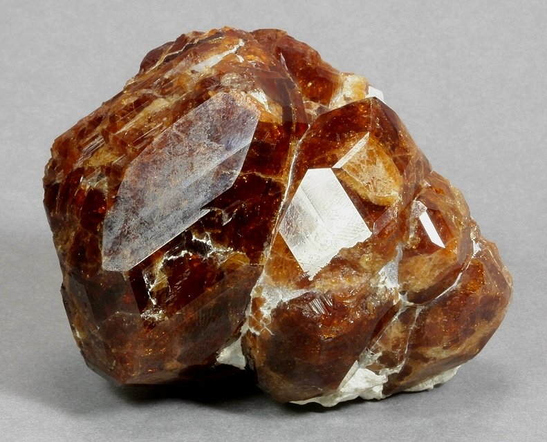 Grossular
67 x 65 x 62 mm
(Autor: GneissWare)