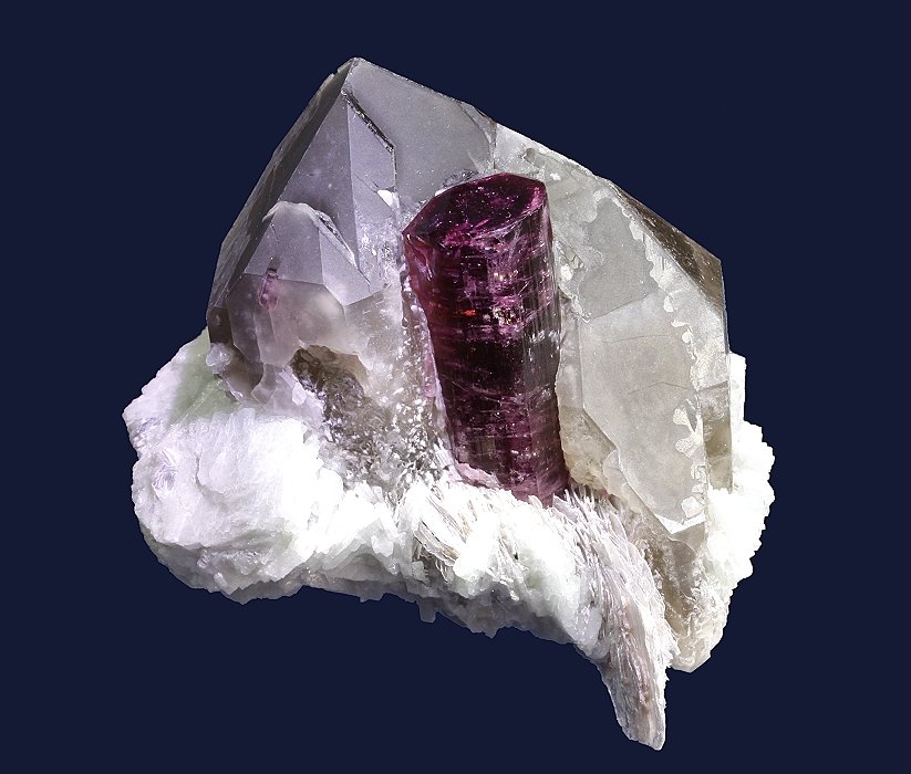 Elbaite on Quartz (var. smoky quartz)
75 x 67 x 65 mm
(Autor: GneissWare)