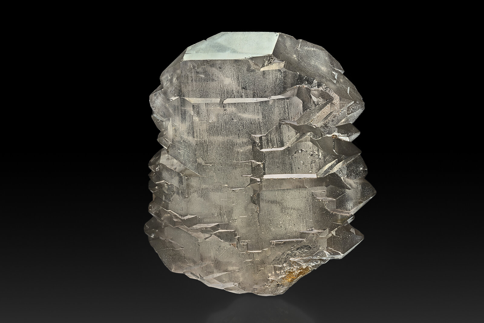 Quartz (variety smoky quartz)
Remédios, Novo Horizonte, Bahia State, Northeast Region, Brazil
9.2 x 7.7 cm
(Autor: am mizunaka)