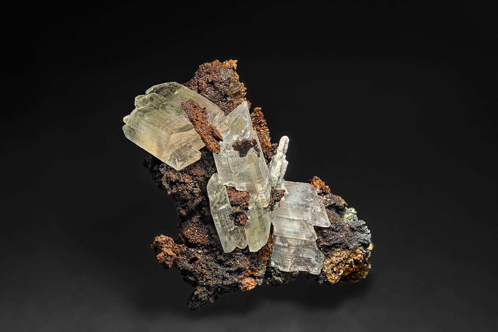 Gypsum, Anglesite after Cerussite
6.0 x 6.3 cm
(Autor: am mizunaka)