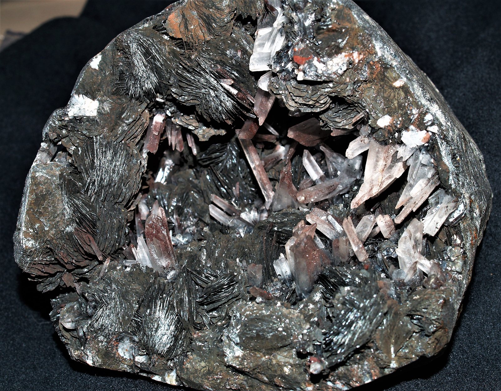 Hematite
13x9x12 cm
(Autor: Joseph DOliveira)