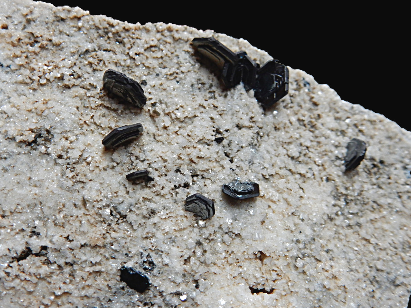 Hematite
10 mm x 5 mm x 2 mm
(Autor: Dany Mabillard)