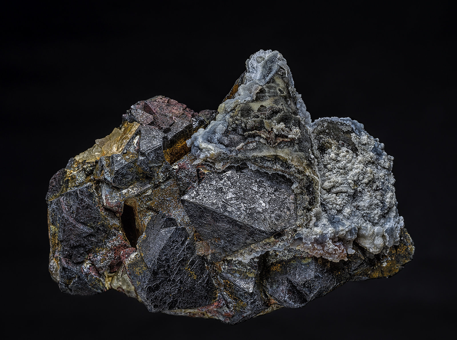 Hematite after Magnetite (variety martite), Quartz (variety chalcedony)
9.1 x 6.7 cm
(Autor: am mizunaka)