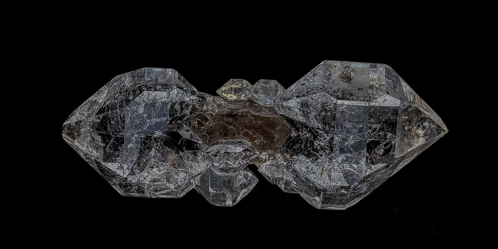 Quartz
2.8 x 1.0 cm
(Autor: am mizunaka)