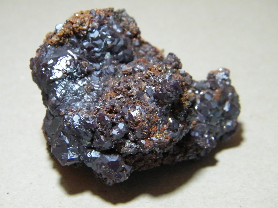 Cuprite
55x45mm
(Autor: Heimo Hellwig)