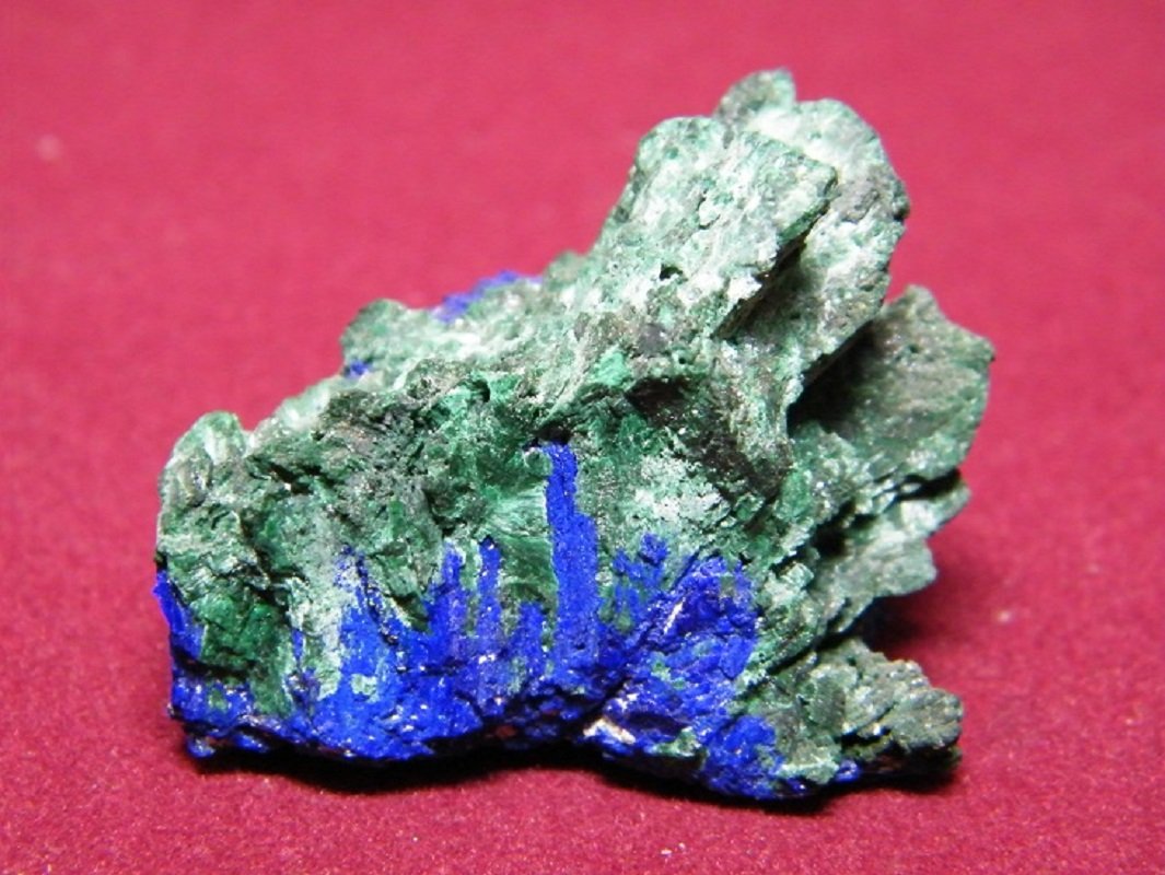 Azurite/Malachite
40x35mm
(Autor: Heimo Hellwig)