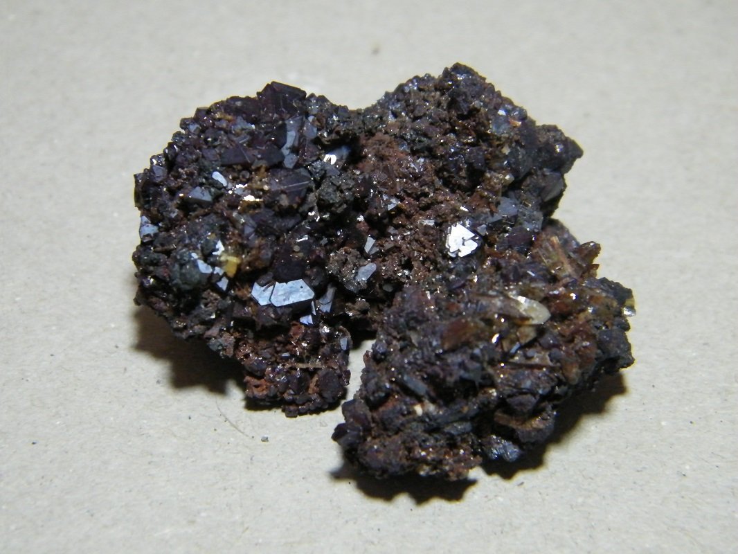 Cuprite
50x30mm
(Autor: Heimo Hellwig)