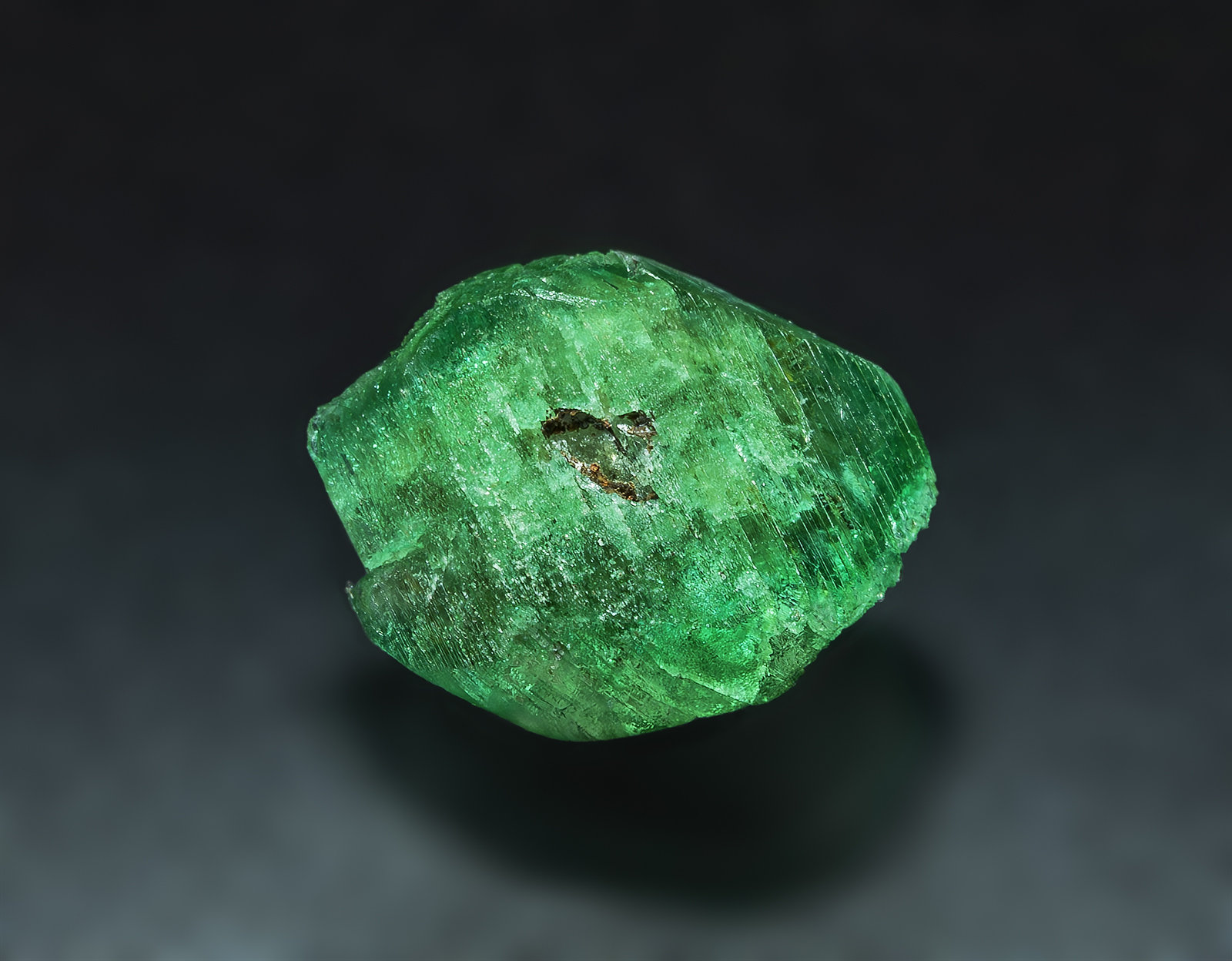 Spodumene (variety hiddenite)
13 x 11 x 8 mm
(Autor: am mizunaka)