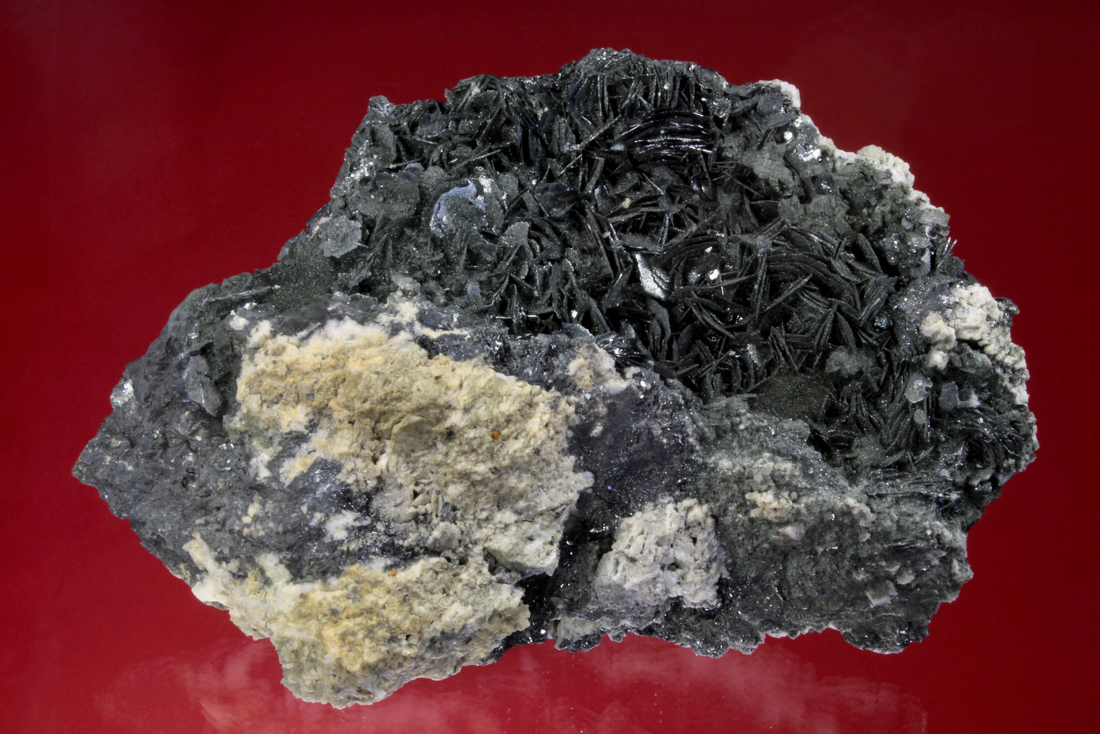 Hematite
12,5 x 7 cm
(Autor: Gerhard Brandstetter)