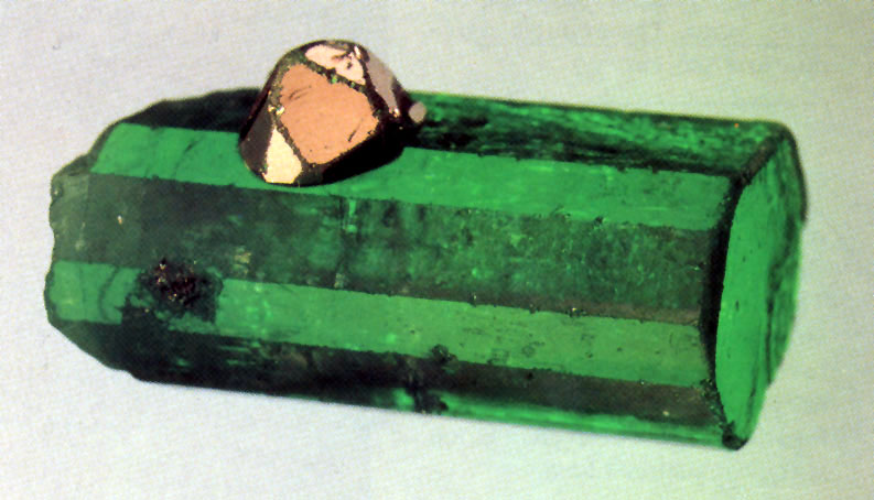 Beryl (variety emerald), Pyrite
xl=27mm
(Autor: Fiebre Verde)
