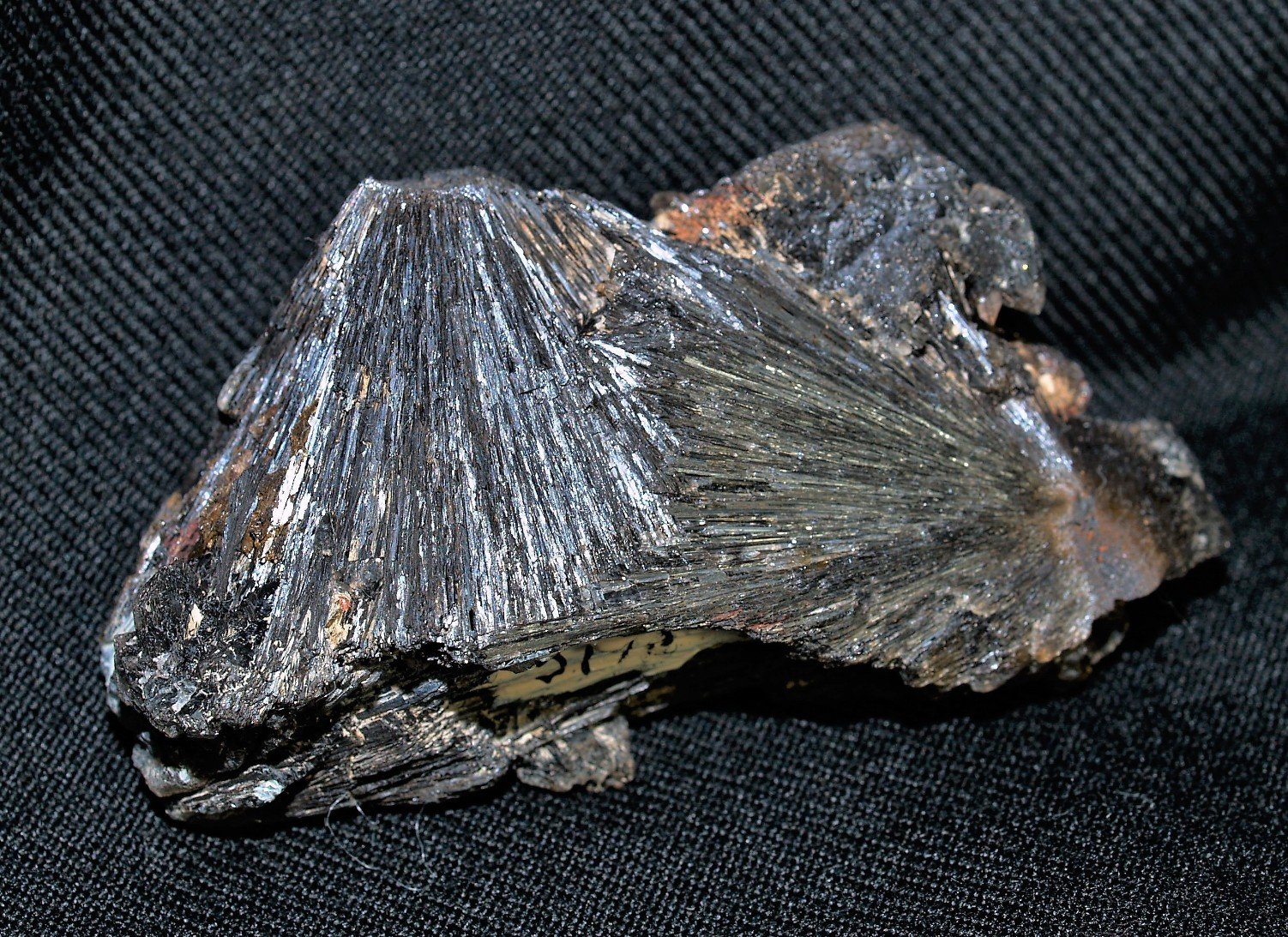 Hübnerite
7x3.5x2.5 cm
(Autor: Joseph DOliveira)