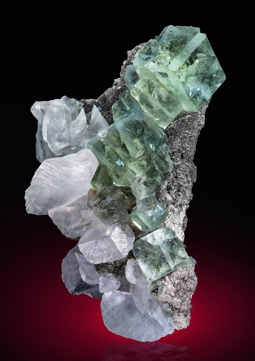 Fluorite, Calcite
Specimen height 18 cm, largest fluorite 3,5 cm, largest calcite 5 cm
(Autor: Tobi)