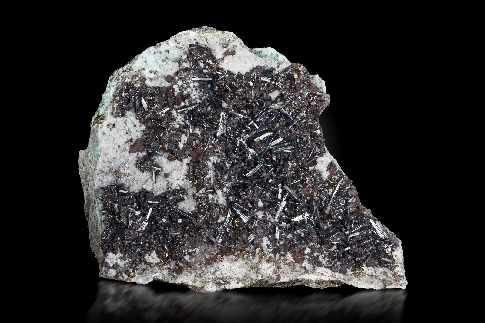 Hutchinsonite
9.5 x 10 x 6.5 cm / main crystal: 1.1 cm
(Autor: MIM Museum)