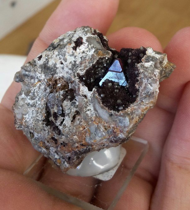 Cuprite
4,5 x 3,5 cm
(Autor: Andreas Gerstenberg)