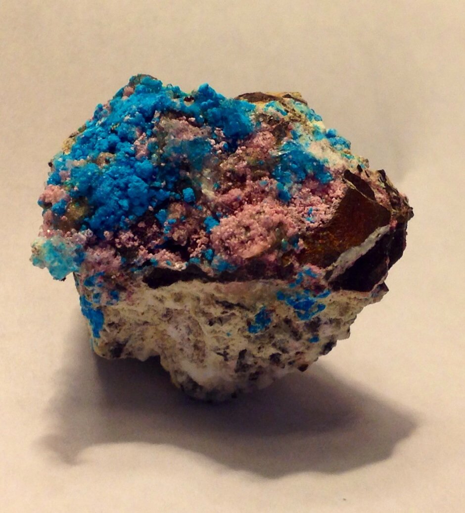 Magnesiokoritnigite, Lavendulan, Canutite
4 cm
(Autor: JC)