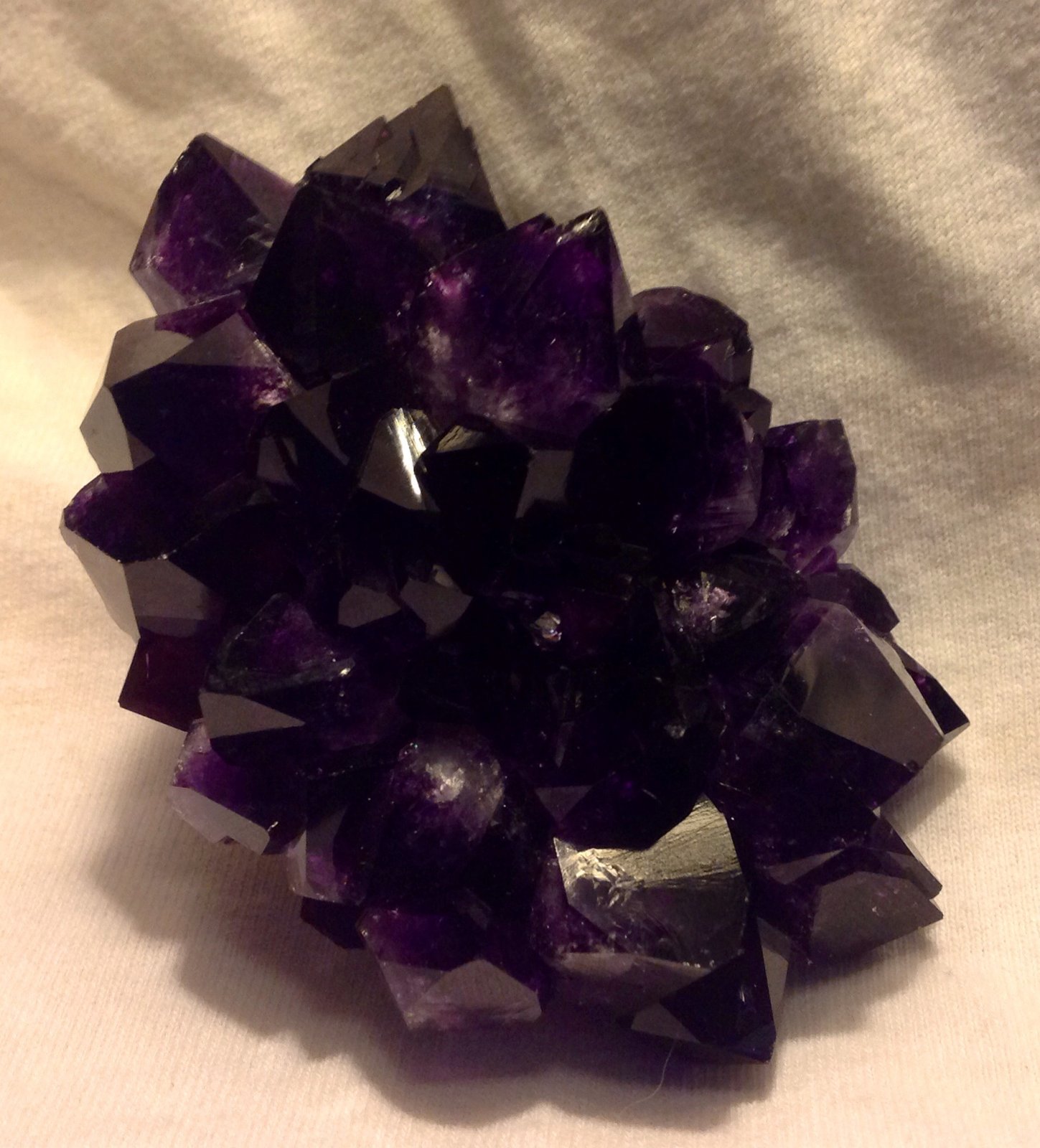 Quartz (variety amethyst)
9.5 x 6.4 x 5 cm
(Autor: JC)
