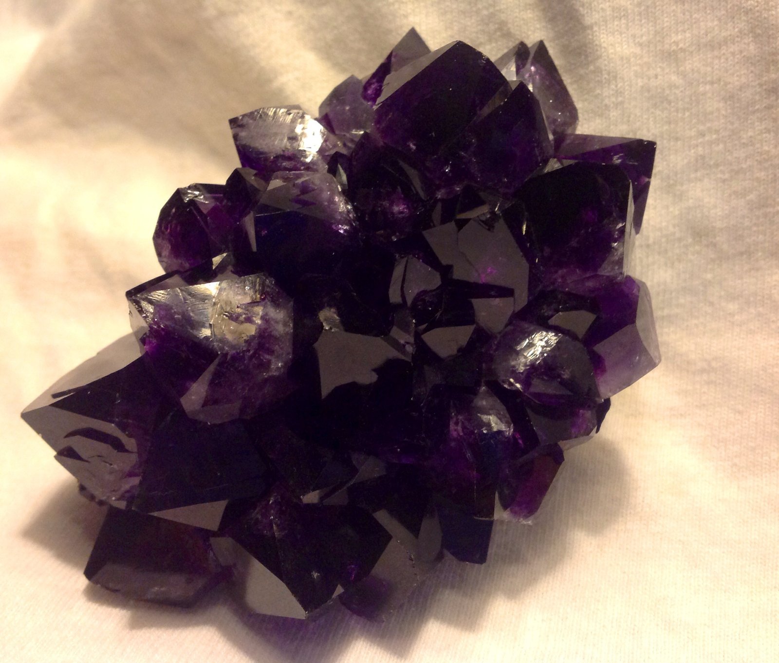 Quartz (variety amethyst)
9.5 x 6.4 x 5 cm
(Autor: JC)
