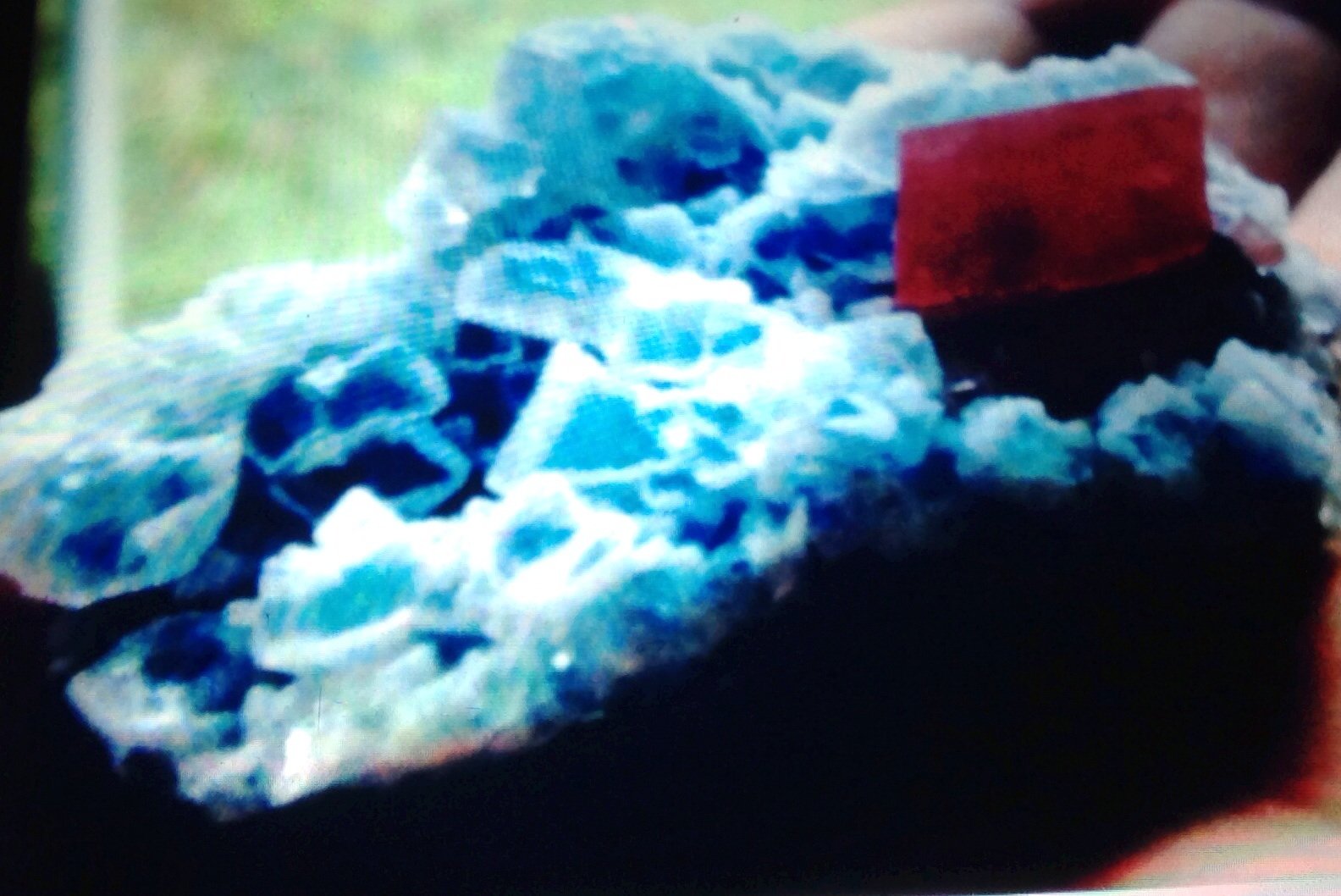 Rhodochrosite, Fluorite, Quartz, Sulfides
7 x 4.4 cm
(Autor: JC)