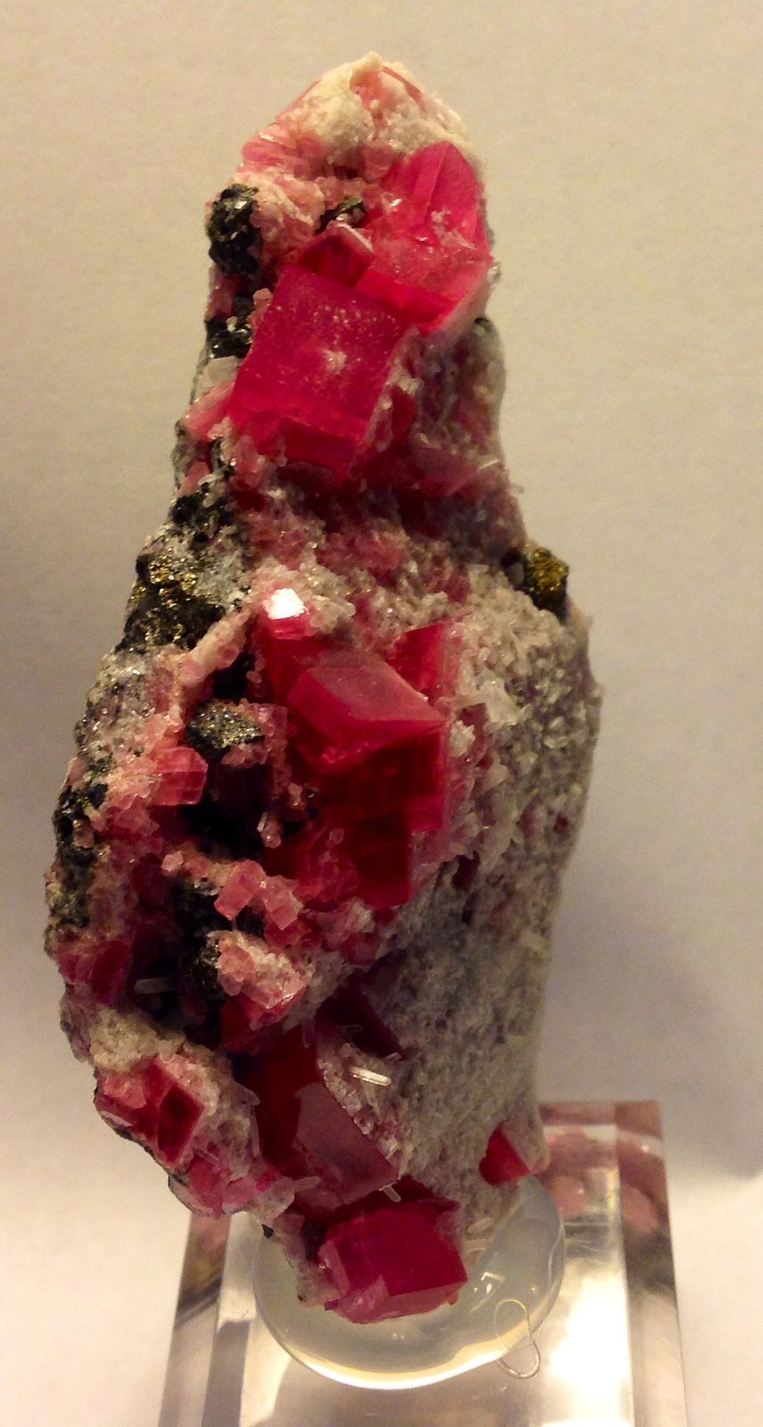Rhodochrosite, Quartz, Pyrite
Around 9 cm
(Autor: JC)