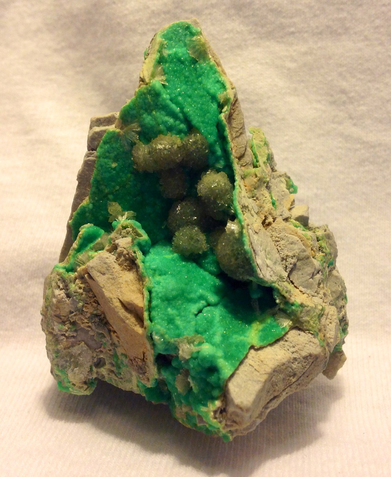 Wavellite, Variscite
5.7 x 4.4 cm
(Autor: JC)