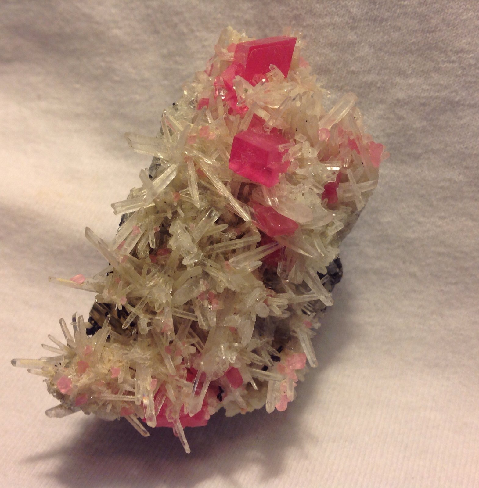 Rhodochrosite, Quartz, Pyrite
6 x 5 cm
(Autor: JC)