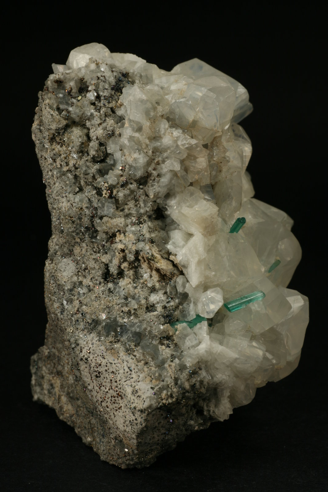Beryl (variety emerald), Calcite, Pyrite
80x65x60mm
(Autor: Fiebre Verde)