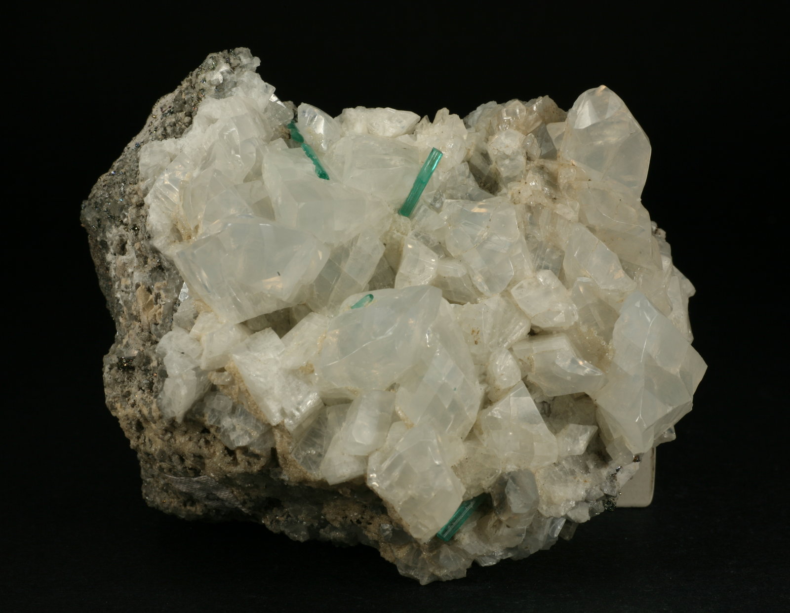 Beryl (variety emerald), Calcite, Pyrite
80x65x60mm
(Autor: Fiebre Verde)