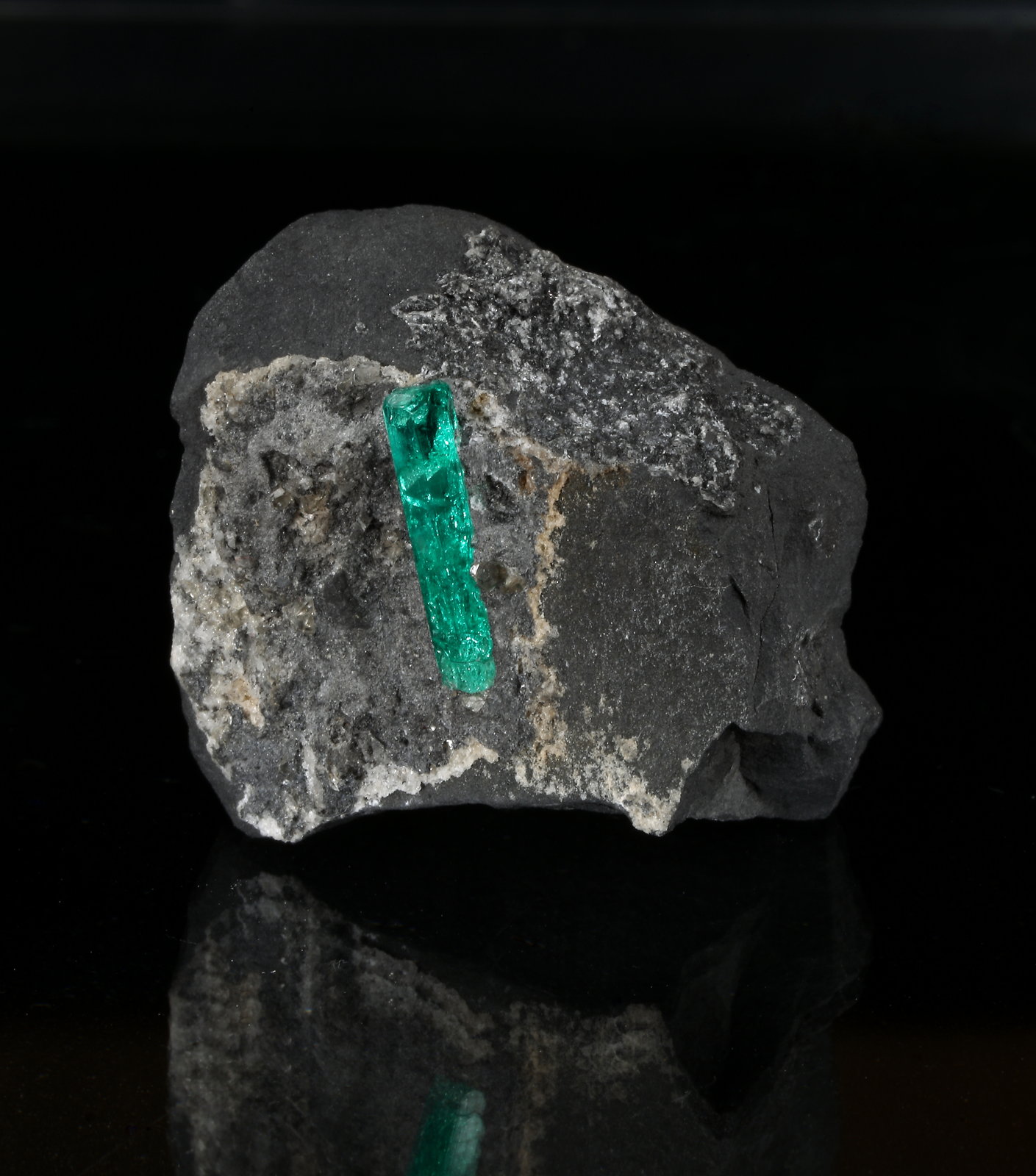 Beryl (variety emerald), Calcite
27x25x16mm, xl=13x3mm
(Autor: Fiebre Verde)