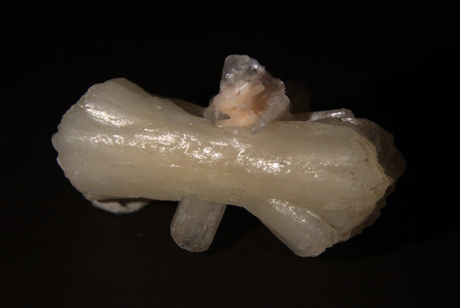 Stilbite-Ca
63mm x 39mm x 24mm
(Autor: Firmo Espinar)