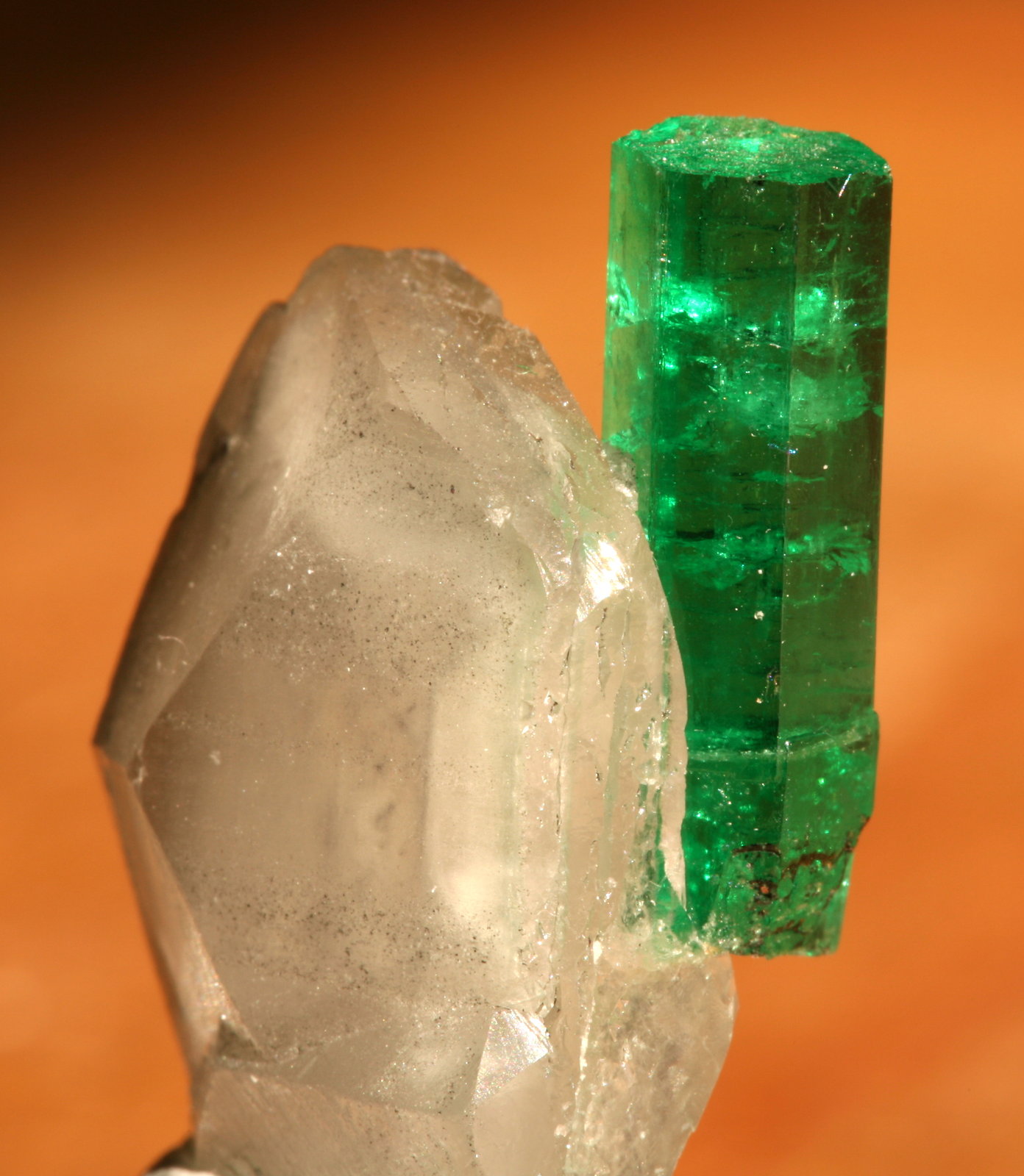 Beryl (variety emerald), Calcite
Emerald 18mm / Calcite 24mm
(Autor: Fiebre Verde)