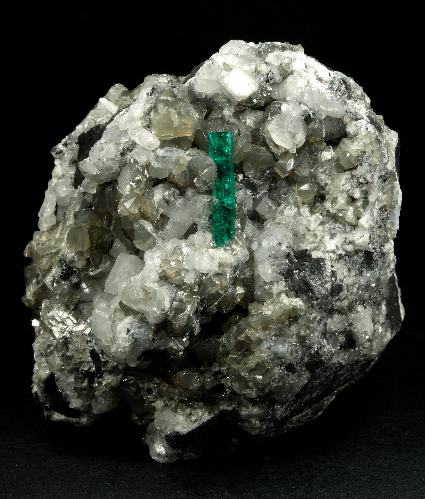 Beryl (variety emerald), Calcite, Pyrite
65x50x70mm, xl=18mm
(Autor: Fiebre Verde)