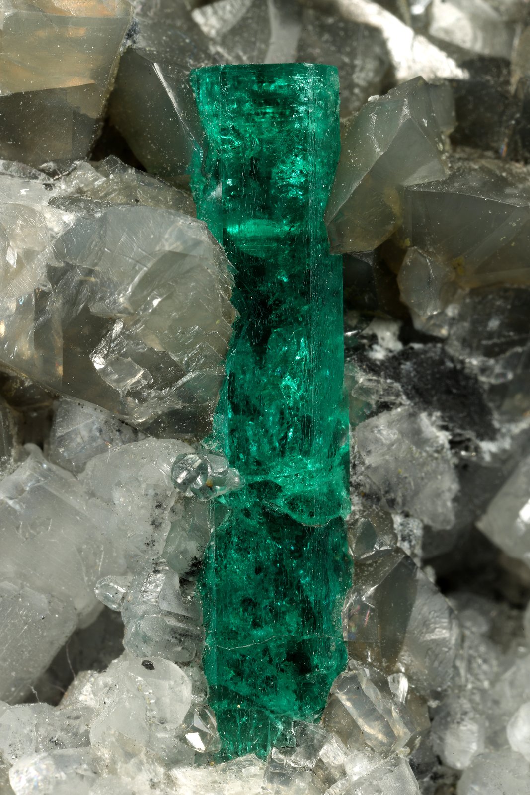 Beryl (variety emerald), Calcite, Pyrite
65x50x70mm, xl=18mm
(Autor: Fiebre Verde)