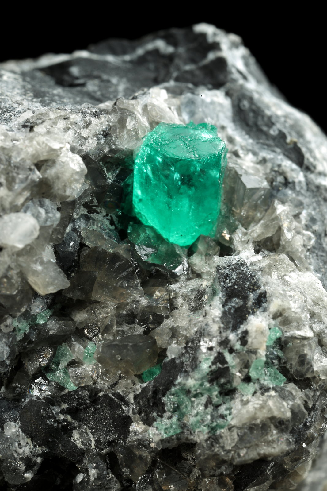 Beryl (variety emerald), Calcite, Dolomite
56x44x51mm, xls=7mm & 4mm
(Autor: Fiebre Verde)