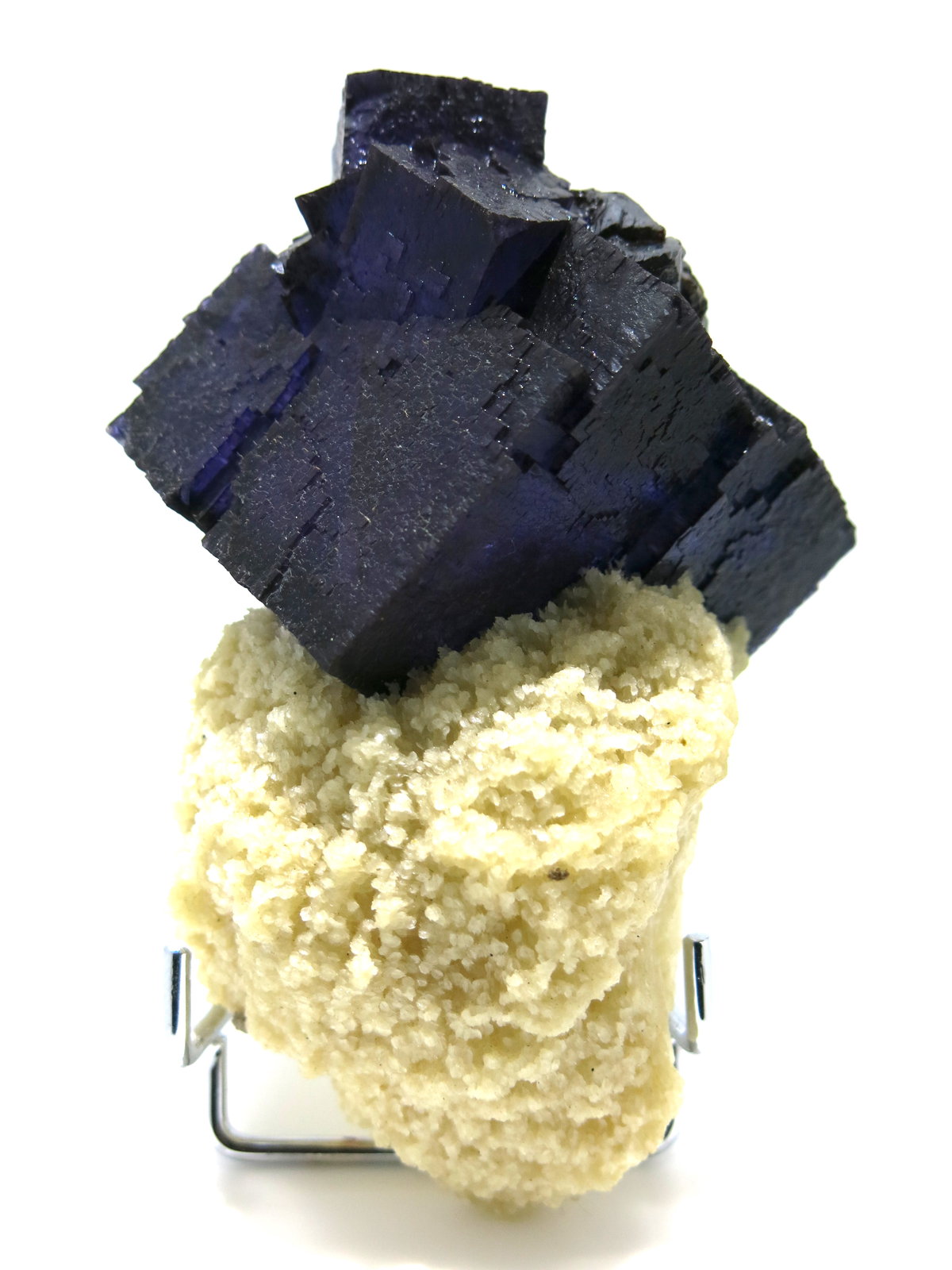 Fluorite with Sphalerite on Baryte
6 X 7 cm main crystal of fluorite
(Autor: Jean Suffert)